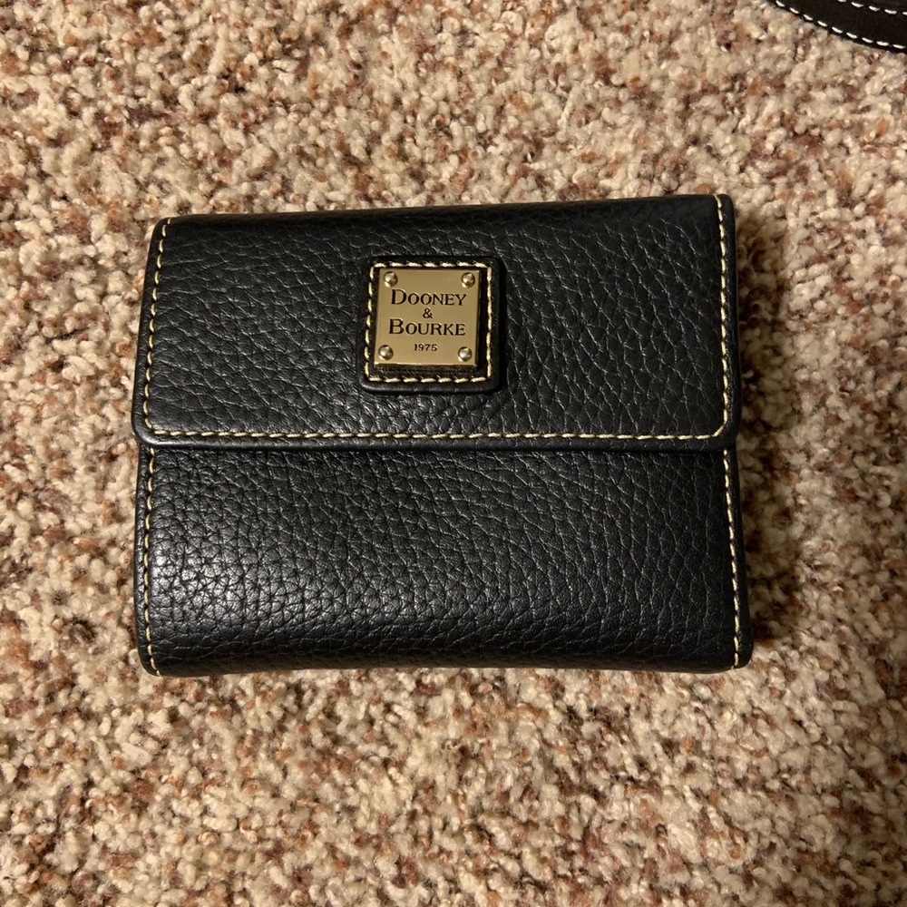 Dooney & Bourke wallet